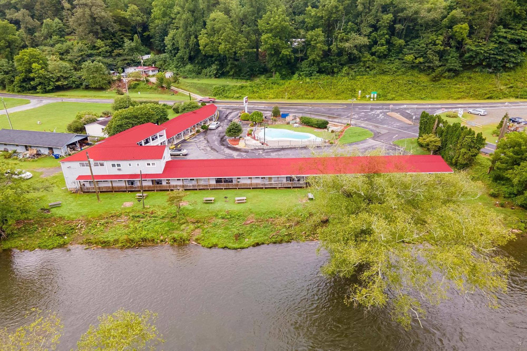 Lloyd'S On The River Country Inn By Oyo Bryson City Zewnętrze zdjęcie