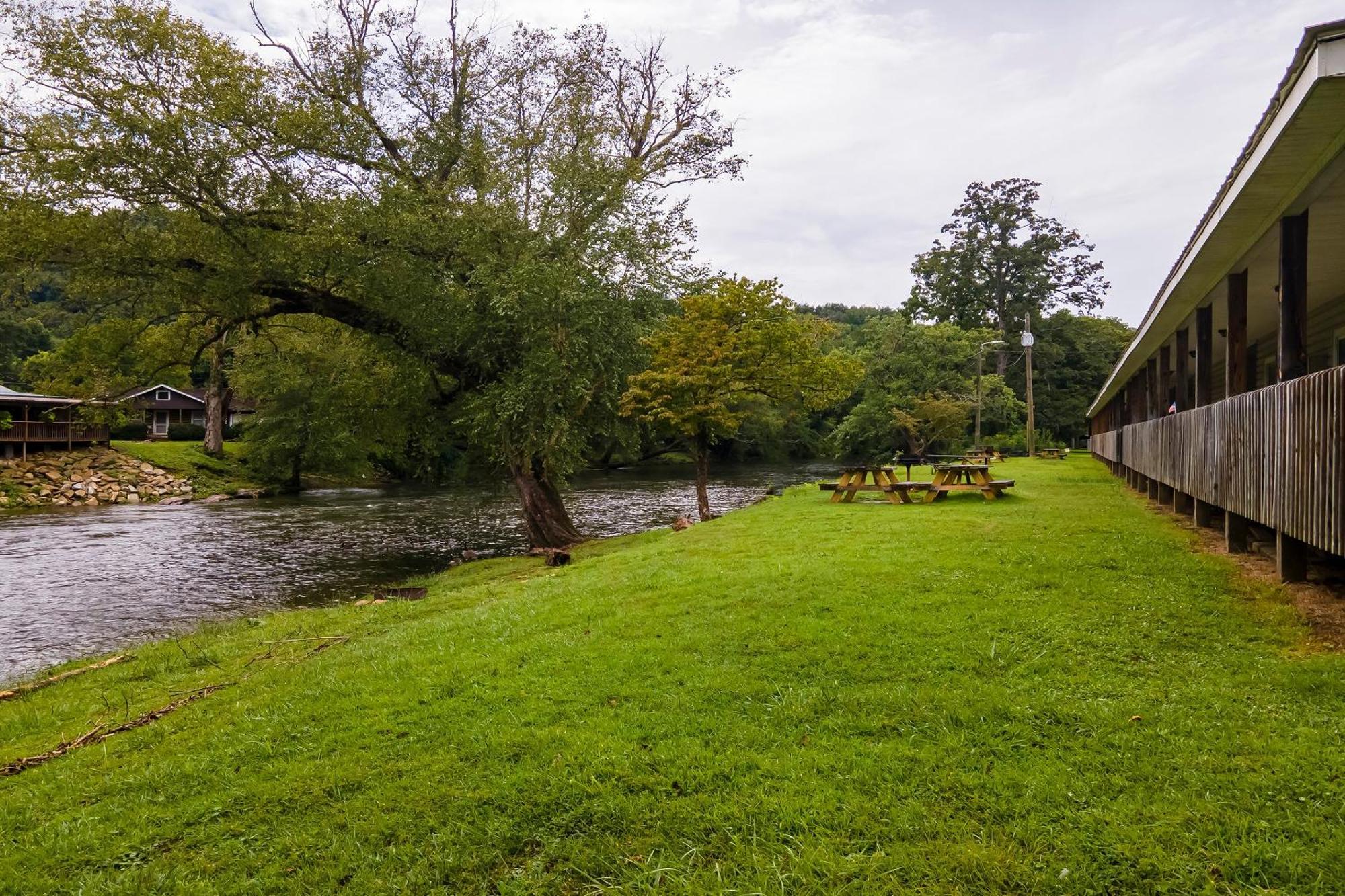 Lloyd'S On The River Country Inn By Oyo Bryson City Zewnętrze zdjęcie
